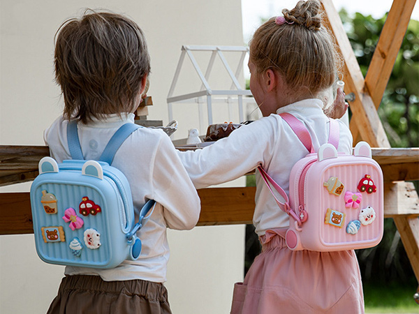 Mochila pequeña para equipaje infantil.